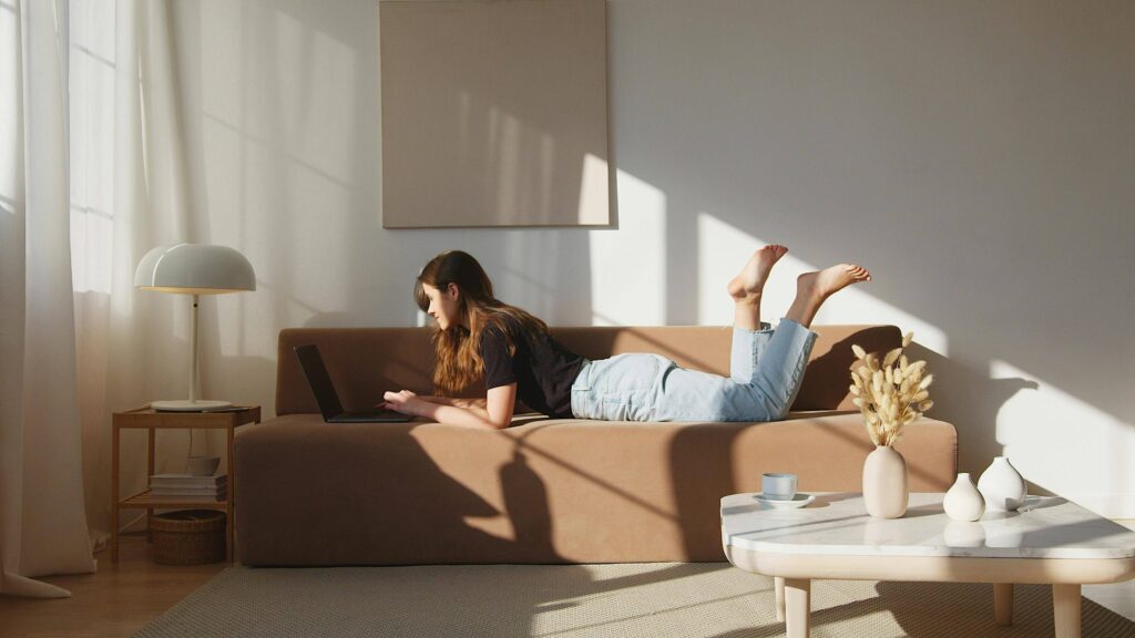 Comment optimiser un petit espace en 10 étapes - salon femme