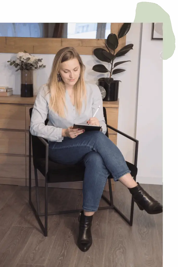 Coaching business pour architecte d’intérieur – Alice Vaure en préparation d’appel découverte