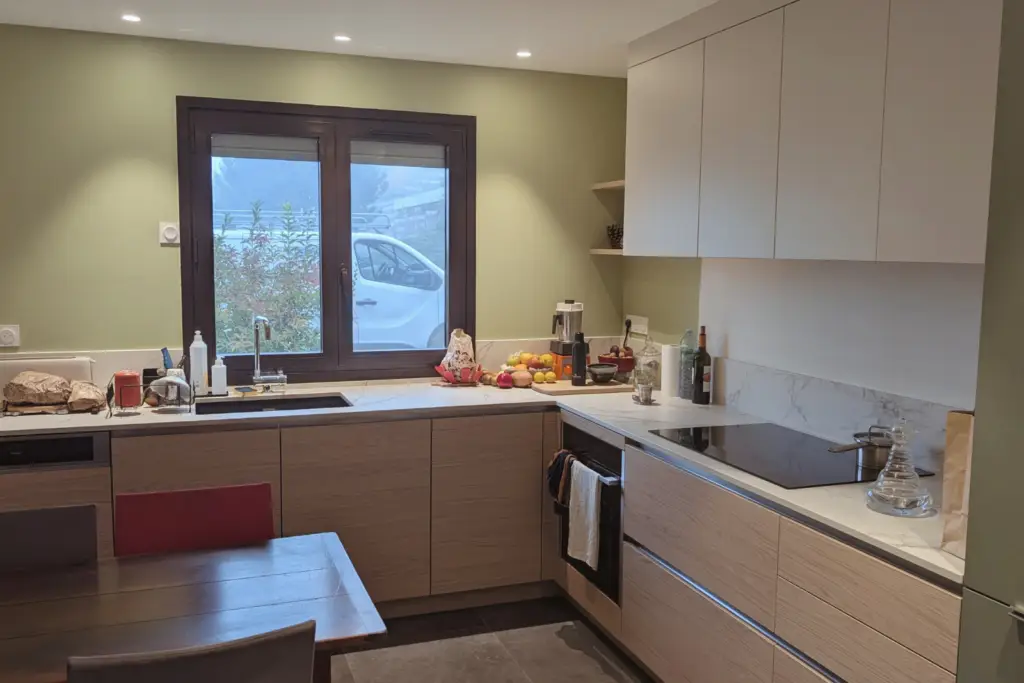 Cuisine livrée et installée après suivi de chantier par Alice
